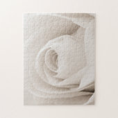 Sluiten van White Rose Petals Legpuzzel (Verticaal)