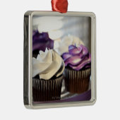 Sluiting van cupcakes met selectieve focus op metalen ornament (Rechts)