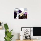 Sluiting van cupcakes met selectieve focus op poster (Thuiskantoor)
