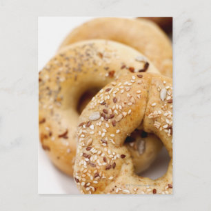 Sluiting van de betrokken bagels op een bord briefkaart