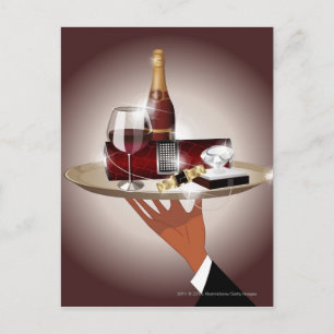 Sluiting van de hand van een ober die een bakje va briefkaart