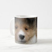 Sluiting van de puppy face van Shetland sheepdog o Koffiemok (Voorkant links)