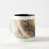 Sluiting van de structuur van een HIV-cel Tweekleurige Koffiemok (Voorkant links)