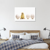 Sluiting van een baby-kuiken met drie eieren canvas afdruk (Insitu (Slaapkamer))