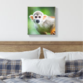 Sluiting van een Common Squirrel Monkey Canvas Afdruk (Insitu (Slaapkamer))