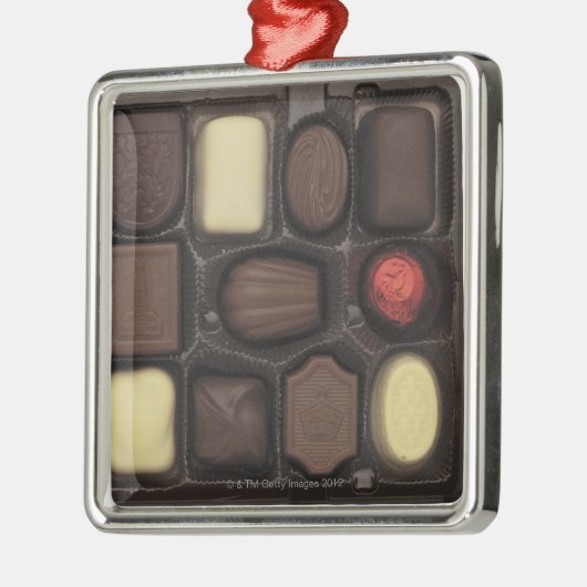 sluiting van een doos van samengevoegde chocolade metalen ornament (Links)