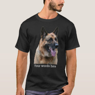 Sluiting van een Duitse herder, met uw woorden T-shirt