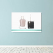 Sluiting van een fles nagellak canvas afdruk (Insitu (Houten vloer))