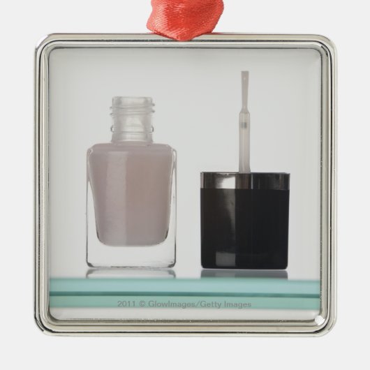 Sluiting van een fles nagellak metalen ornament (Voorkant)