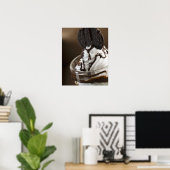 Sluiting van een glas chocolade sundae poster (Thuiskantoor)
