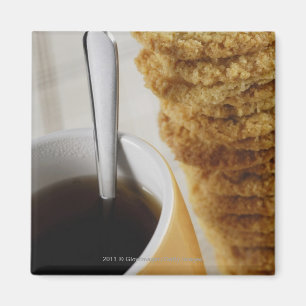Sluiting van een kop koffie met koekjes magneet