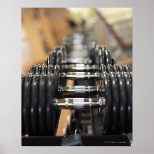 Sluiting van een rij dumbels poster (Voorkant)