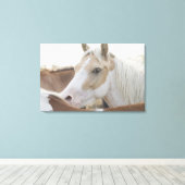 Sluiting van een rij paarden 2 canvas afdruk (Insitu (Houten vloer))