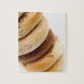 Sluiting van een stapel geassembleerde bagels legpuzzel (Verticaal)