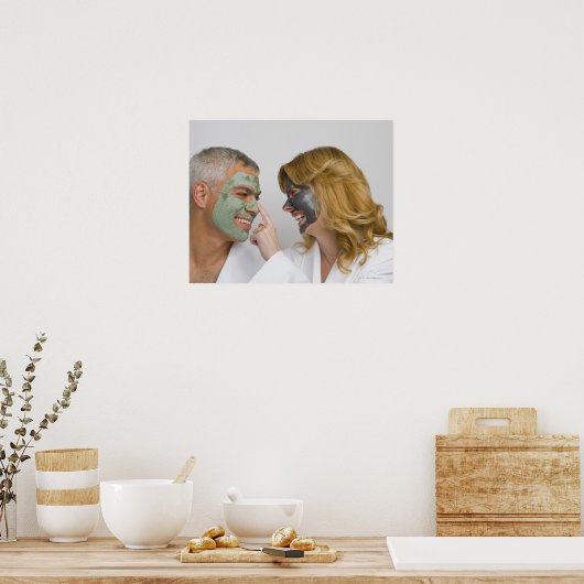 Sluiting van een volwassen stel met gezichtsmasker poster (Keuken)