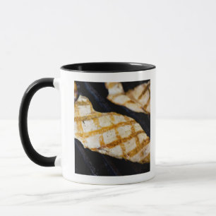 Sluiting van gegrilde kippenborsten mok