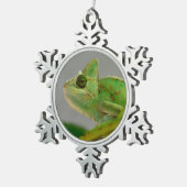 Sluiting van gesluierde kameleon onder het plant b tin sneeuwvlok ornament (Rechts)