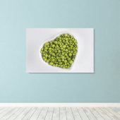 Sluiting van groene kieuwen in een kom van de hart canvas afdruk (Insitu (Houten vloer))