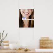 Sluiting van het glimlachen van jonge vrouwen in h poster (Keuken)