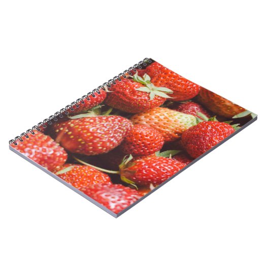 Sluiting van het uitzicht op de verse zomeraardbei notitieboek (Linkerzijde)