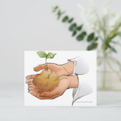 Sluiting van iemands handen die zaailingen vasthou briefkaart (Staand voorkant)