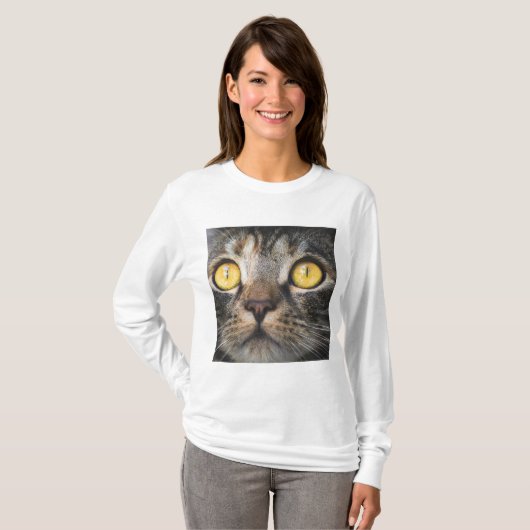 Sluiting van kat met gele ogen t-shirt (Voorkant volledig)