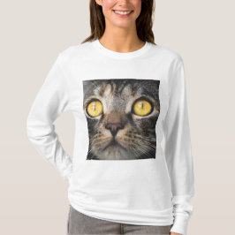 Sluiting van kat met gele ogen t-shirt