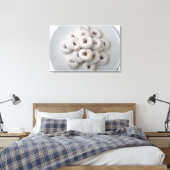 Sluiting van poederdonuts in een bord canvas afdruk (Insitu (Slaapkamer))