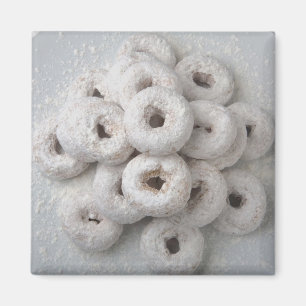 Sluiting van poederdonuts in een bord magneet