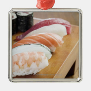 Sluiting van sushi op een tafel metalen ornament