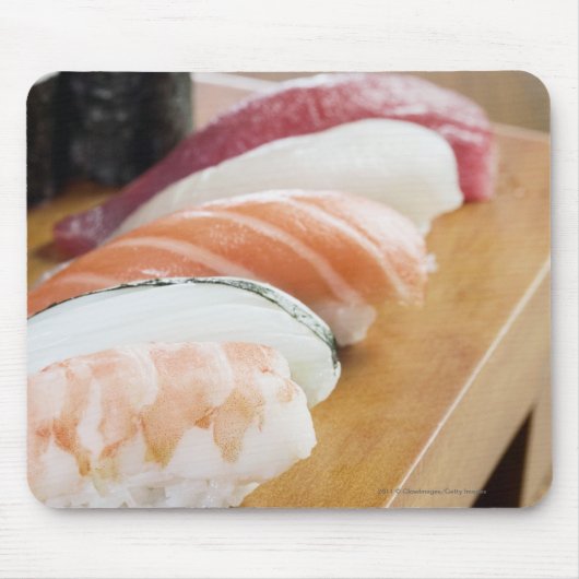 Sluiting van sushi op een tafel muismat (Voorkant)