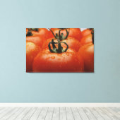 Sluiting van tomaten 2 canvas afdruk (Insitu (Houten vloer))