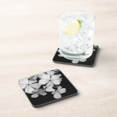 Sluiting van zwarte en witte bloemen bier onderzetter (Rechterzijde)