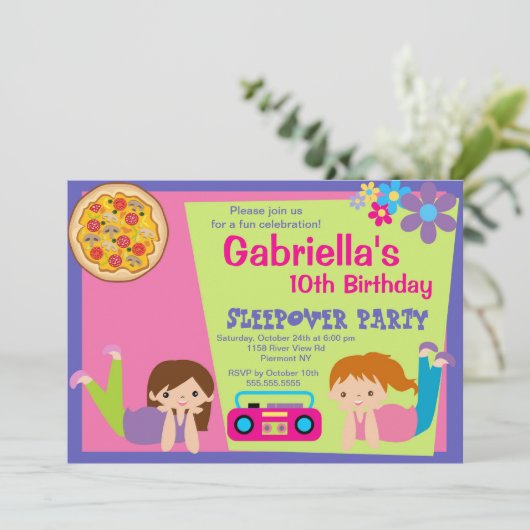 Slumber Party Fun Birthday Uitnodiging (Staand voorkant)