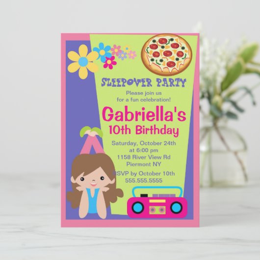 Slumber Party Fun Birthday Uitnodiging (Staand voorkant)