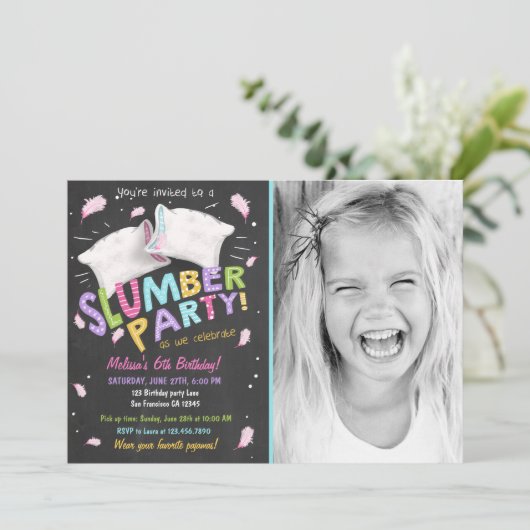 Slumber Party Pyjama Sleepover Uitnodiging (Staand voorkant)