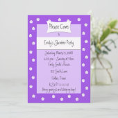 Slumber Party Uitnodiging Leuk Paarse Bed (Staand voorkant)