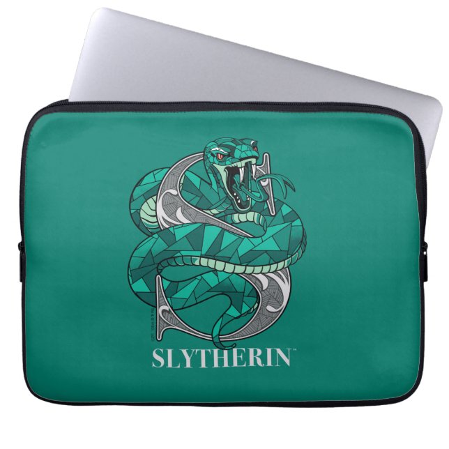 SLYTHERIN™ Crosshatched Emblem Laptop Sleeve (Voorkant)
