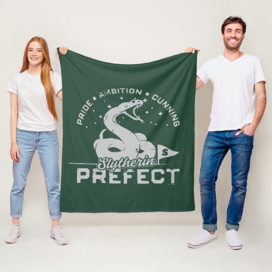 SLYTHERIN™ Prefect-badge Fleece Deken (In situ)