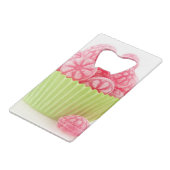 Smaak van frambozenachtige snoepjes in groene beke creditkaart flessenopener (Achterkant Gekanteld)