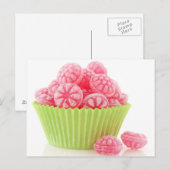 Smaak van frambozenlekkend snoep in groene beker briefkaart (Voorkant / Achterkant)