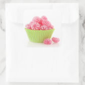 Smaak van frambozenlekkend snoep in groene beker vierkante sticker (Tas)