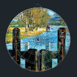 SMALBOOTSLUIS DARTBORD<br><div class="desc">Een kunstontwerp van het uitzicht vanaf de sluisdeuren van het kanaal.</div>