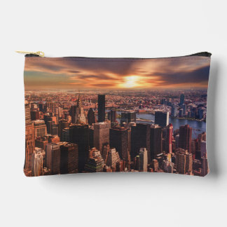 Small accessory pouch with city skyline image etui
