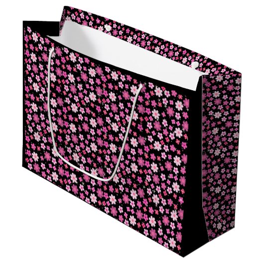 Small Pink Flowers Pattern C10 Black BG Groot Cadeauzakje (Voorkant Gekanteld)