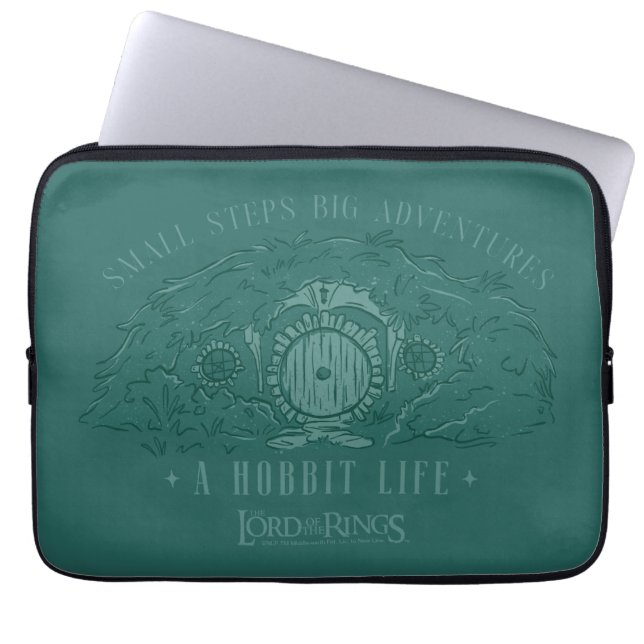 Small Steps, Big Adventures - A Hobbit Life Laptop Sleeve (Voorkant)