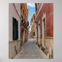 Smalle straat in Ciutadella - Menorca, Spanje