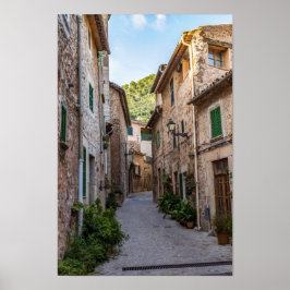 Smalle straat in het dorp Valldemossa - Mallorca Poster