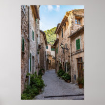 Smalle straat in het dorp Valldemossa - Mallorca