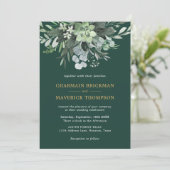 Smaragd groen blad goud monogram bruiloft kaart (Staand voorkant)